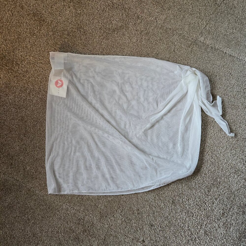 NWT - white beach wrap